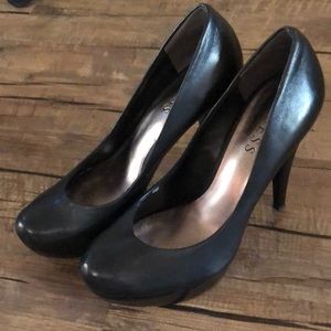 Black Leather Adriana Guess Pump